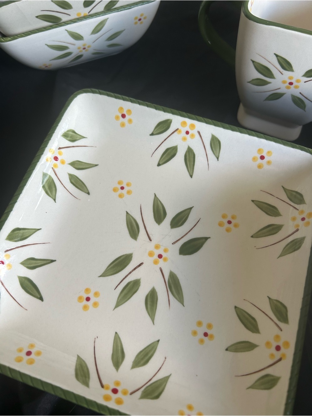Green Leaf Pattern Square Dinnerware Set - - Picture 2 of 6